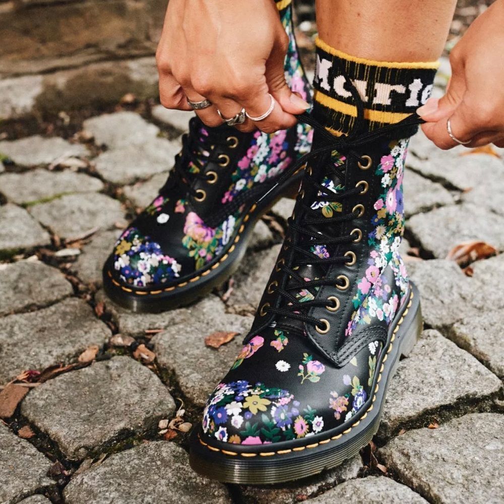 Dr.Martens 1460 Pascal in Vintage Floral Backhand Size 7US/ 5UK